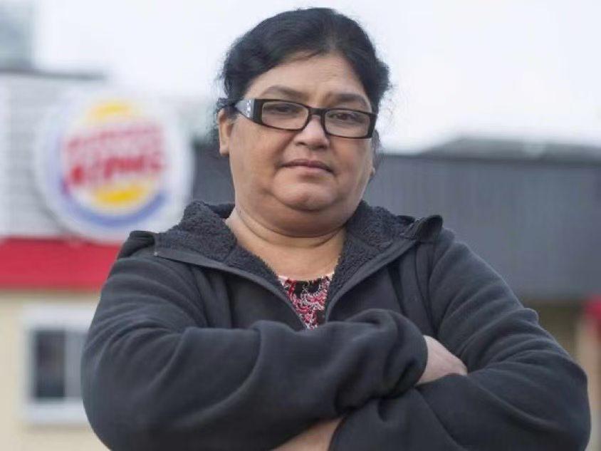 干了24年，就因为一份值50美分的套餐，说炒就炒。
加拿大温哥华，55岁的Ush