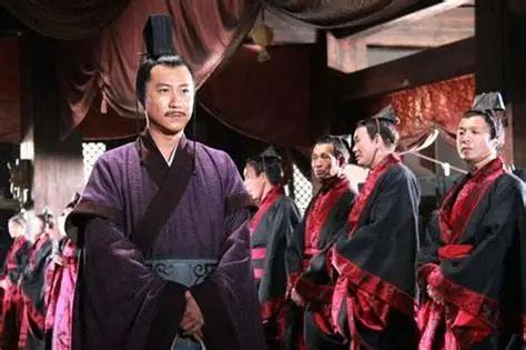 提起柳下惠，十个人里有九个半只知道一件事——坐怀不乱。大冷天一个女人坐他怀里取暖