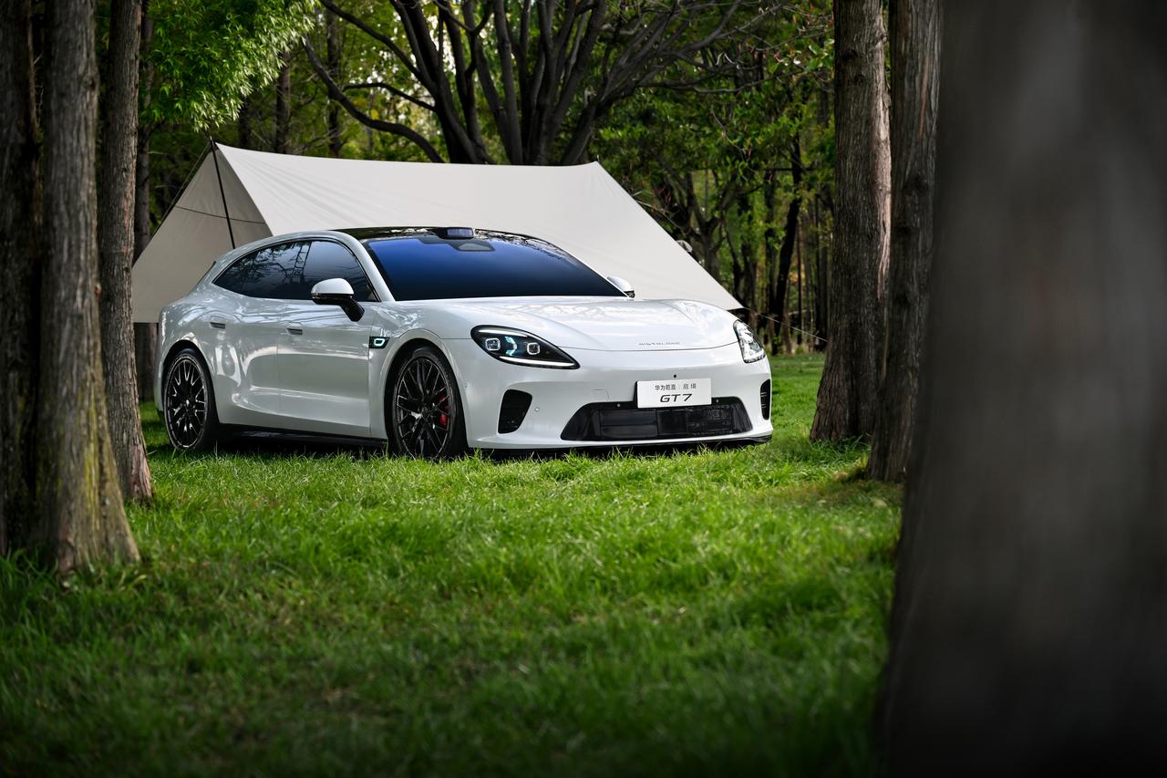 这含华量，是不是有点太顶了？
这华为乾崑技术大会一开，感觉整个车圈都在讨论含华量