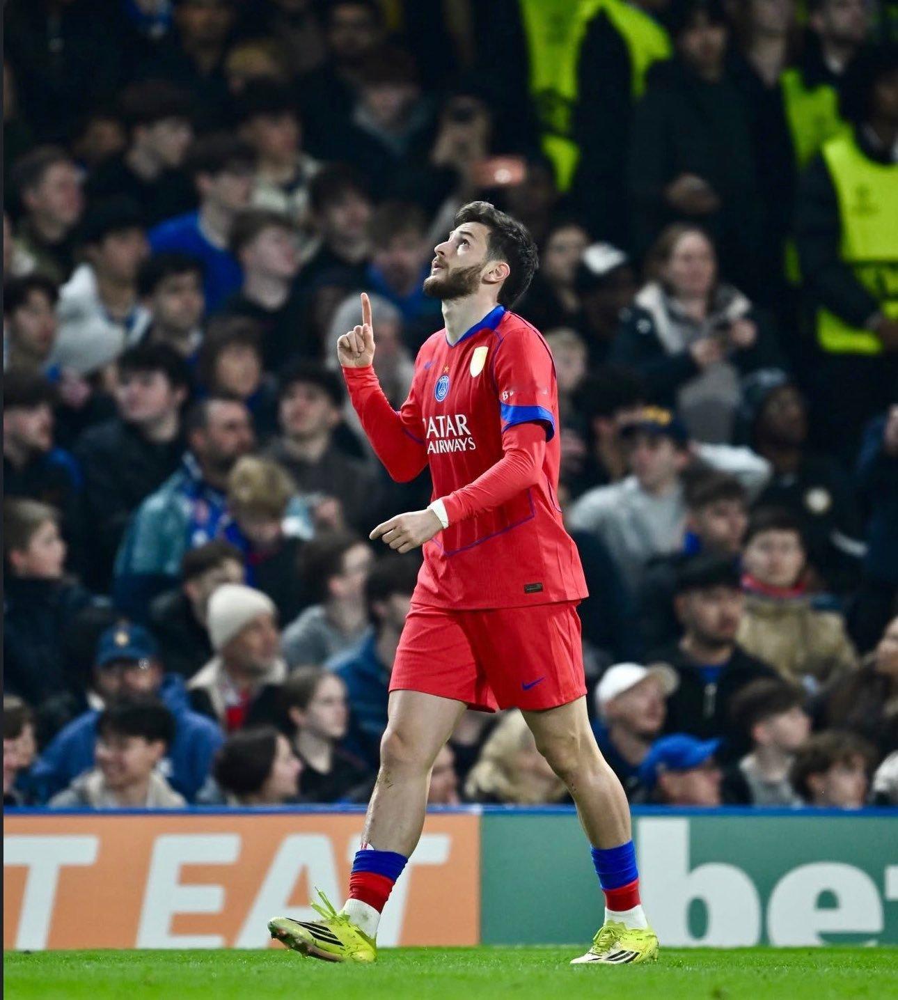 欧冠  🚨🎙️ | 赫维查·克瓦拉茨赫利亚：“对阵切尔西打进3球真是太棒了。