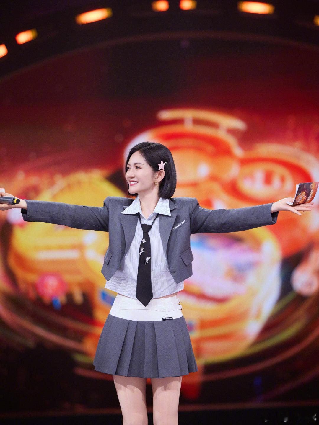 谢娜说要永远保持向上姿态谢娜说妈妈的身份让她在陪伴中成长 谢娜的励志历程太动人！