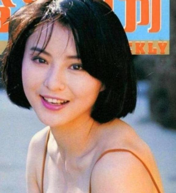 2007年，演员李赛凤趁着老公出差，就和身材魁梧的干儿子抱在了一起，没想到老公突