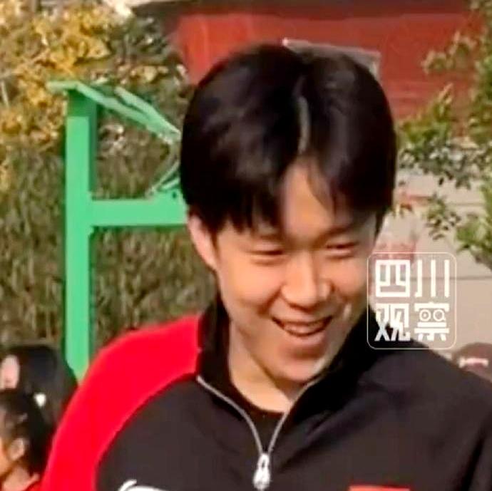 巴黎奥运会以来，王楚钦有明显的进步。
 

看他俩打球，总让人看到两种完全不同的