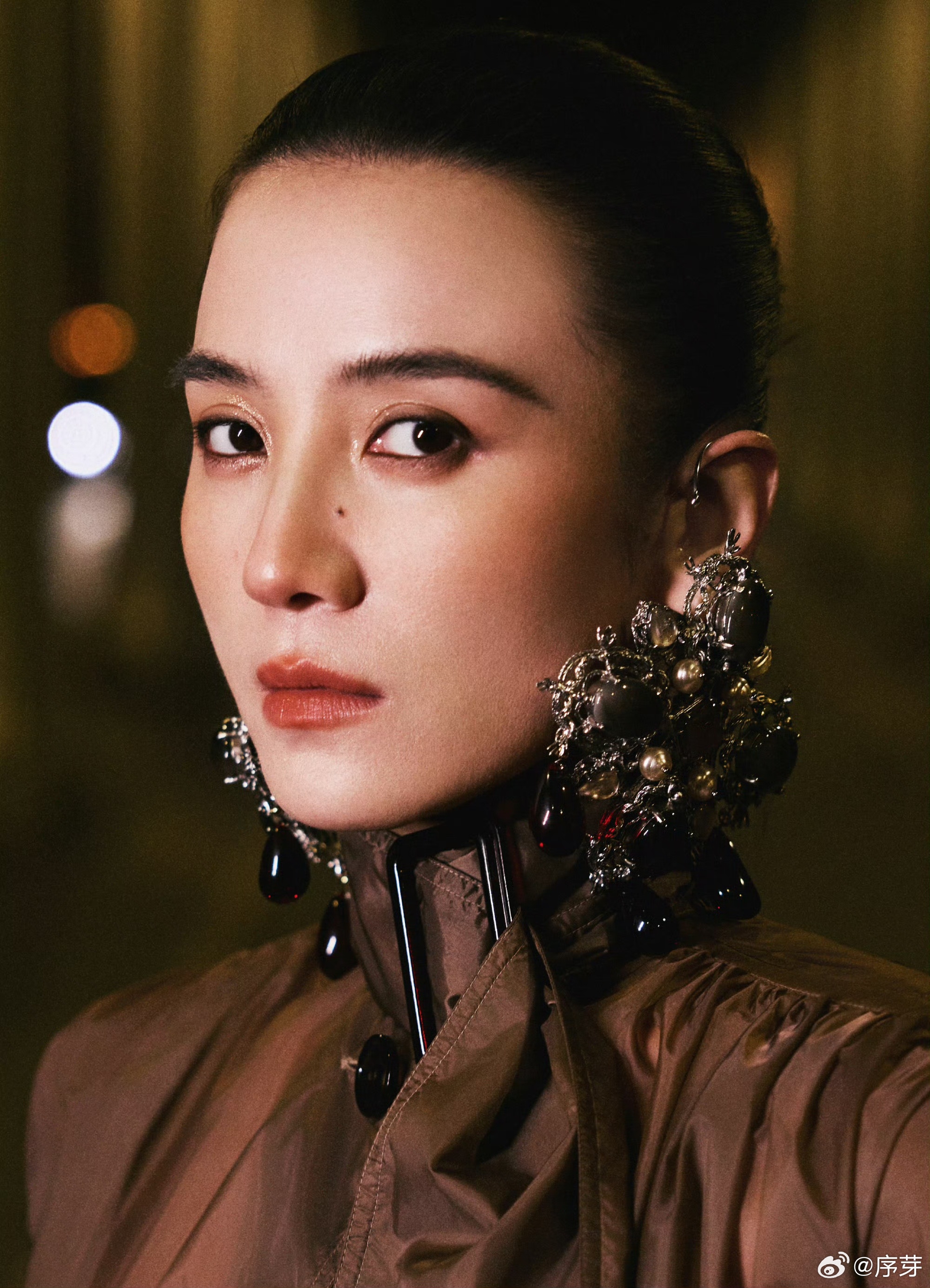 宋佳分享保持气血充足的秘诀 圣罗兰2026冬季女士时装秀上，宋佳一出现就惊艳四座