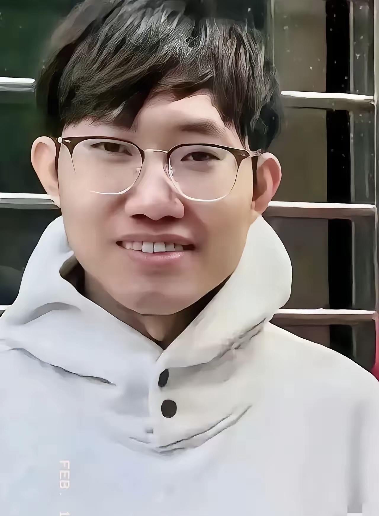 梁文锋再放大招！DeepSeekV4正式版要来了！根据多方媒体的报道和知情人士的