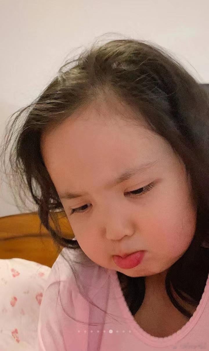 我确定我家有只蚊子可能还不只一只我既看不见它也听不见它但脚底板的蚊子包又痛又痒痛