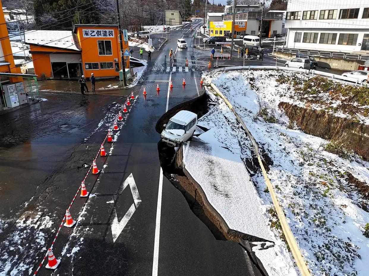 时间太巧合，怀疑是核试验。

12月8日深夜，日本本州东部近海突发7.5级强震，