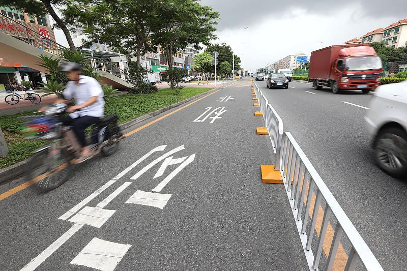 专家建议让电动自行车回归自行车属性这些专家又在挖空心思的说糊话了。电闫就是电自，