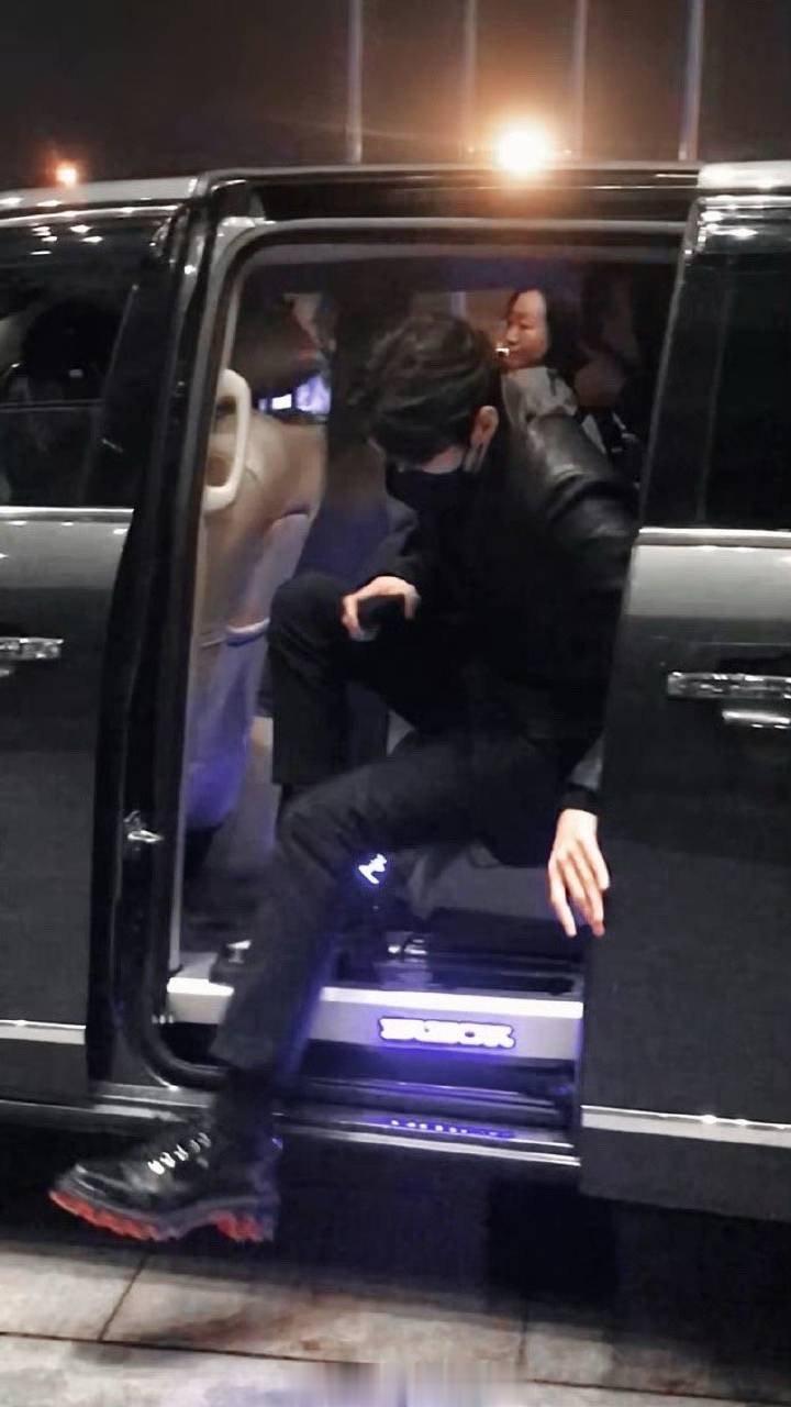 #魏大勋allblack穿搭#魏大勋就这一下子，有没有人懂我！！！有没有！！！ 