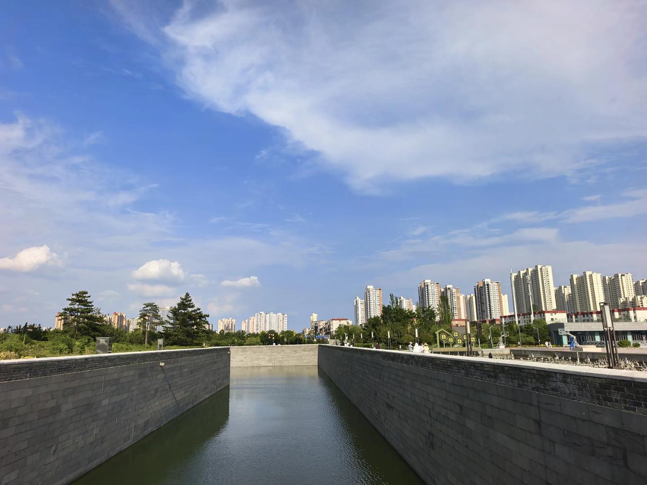 我在2020年9月买了一只主动偏股型基金，持有马上就6年了。最多的时候跌了60%
