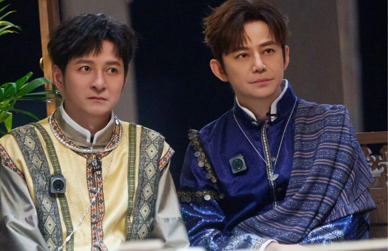 何炅维嘉吴昕同框家属感   谁懂何炅、维嘉、吴昕一同框就满溢的家属感！从快乐家族