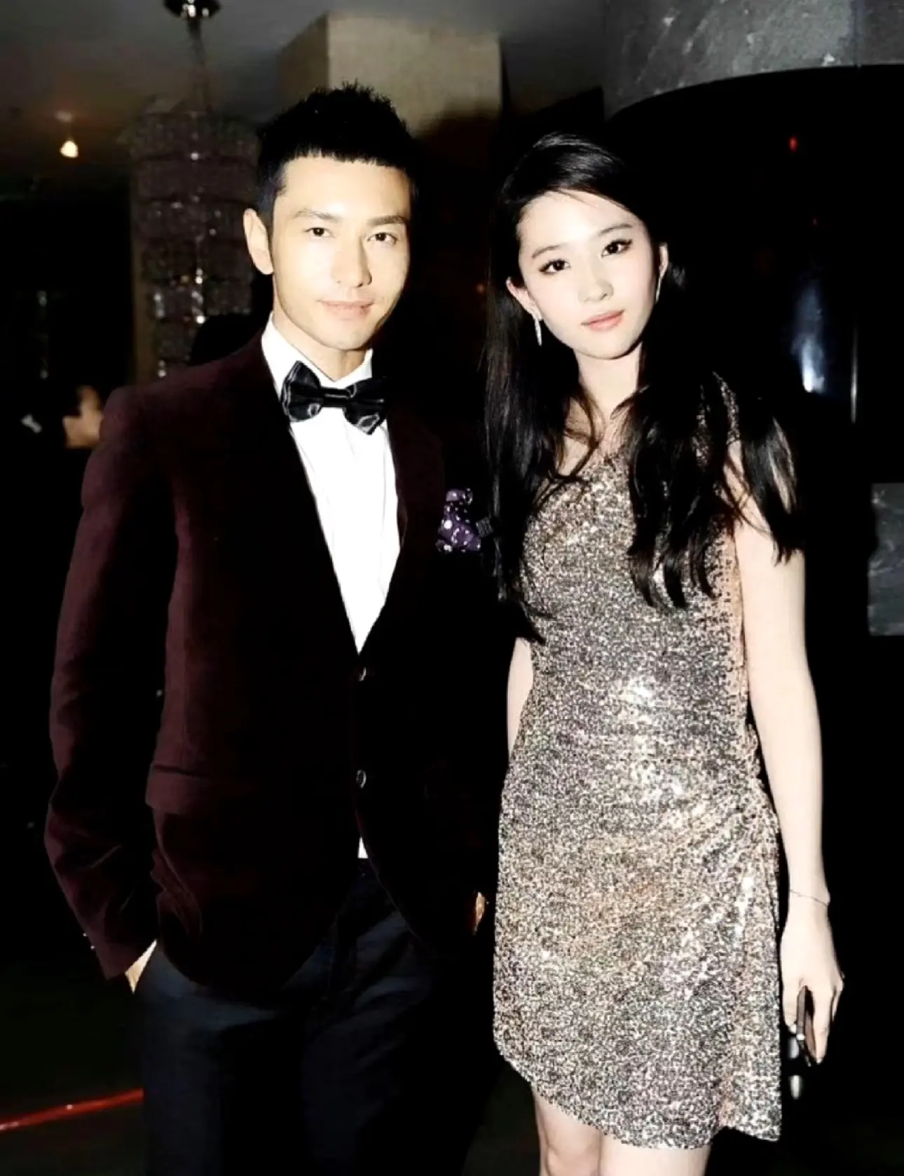 豪门兄妹黄晓明刘亦菲。黄晓明
