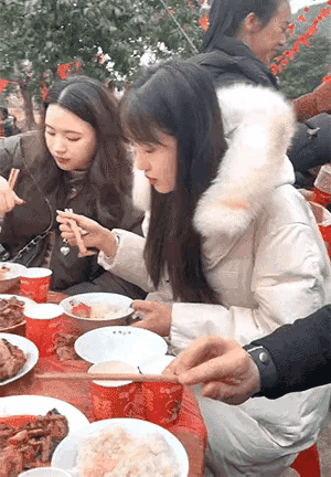 兄弟们，需要你们的支援，我一个人坐这桌有点顶不住了[泪奔]
