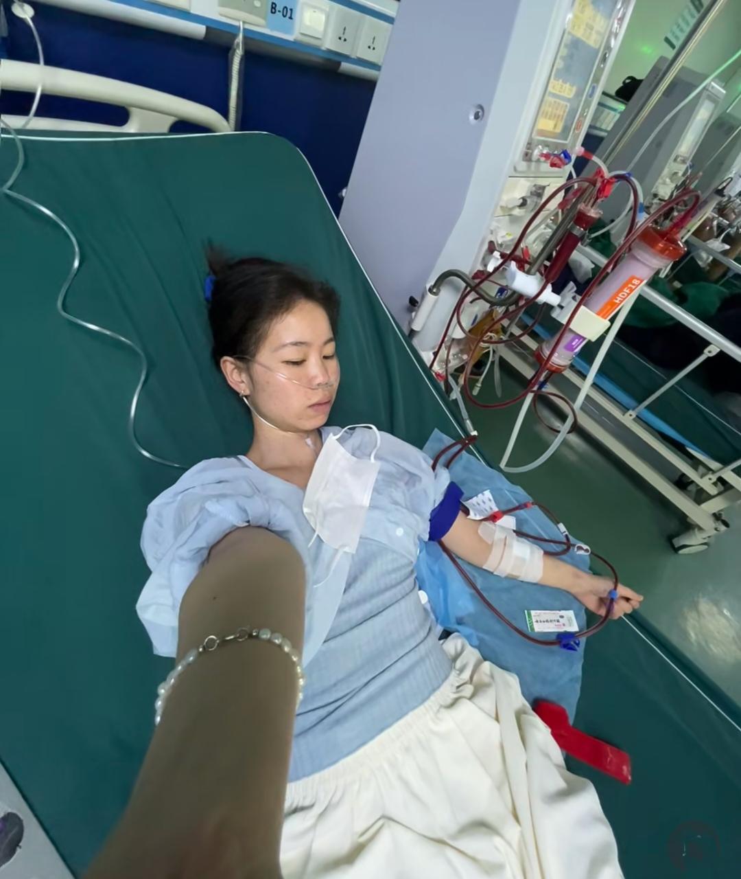 23岁我只想好好活着
怎么就这么难呀!
3岁从小就没了父亲
从小和母亲在奶奶家因