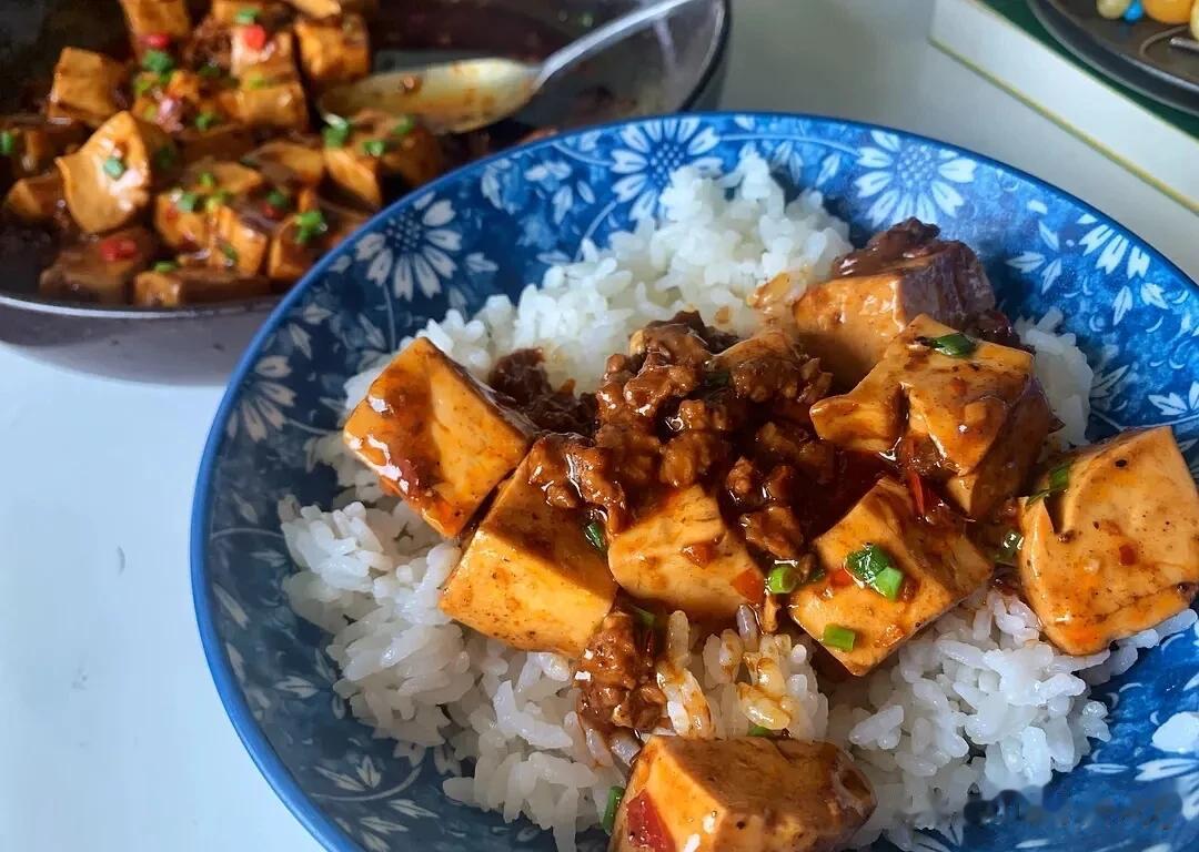 #美食测评团# 麻婆豆腐最简单又超级美味的家常做法跟大家分享下，反正每次做这道菜