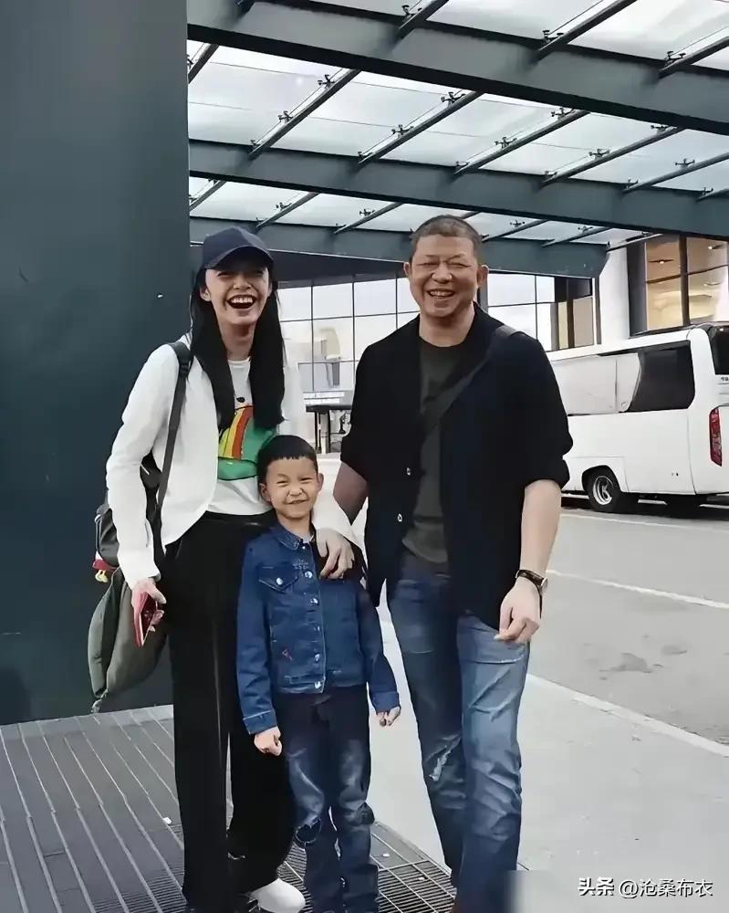 3月16日姚晨和曹郁官宣离婚！这是姚晨第二次离婚了，这次离婚两人友属善体面离婚，