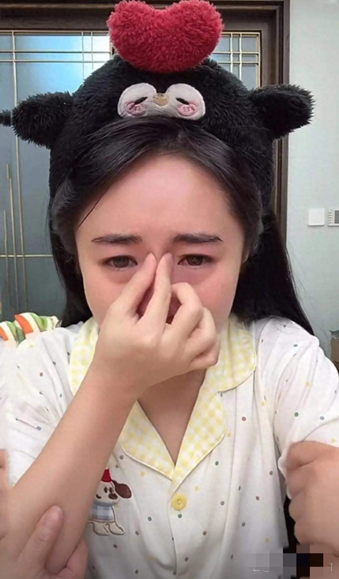 真没有想到啊，金龟子的女儿也是在直播间中痛哭流涕，讲述自己已经二胎宝宝走了的事情