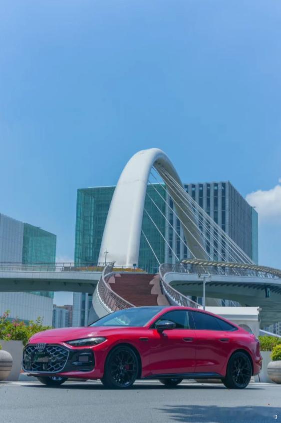 上汽奥迪A5L油车首搭华为乾崑 德系车身上出现国内智能系统，就像在古典乐团里突然