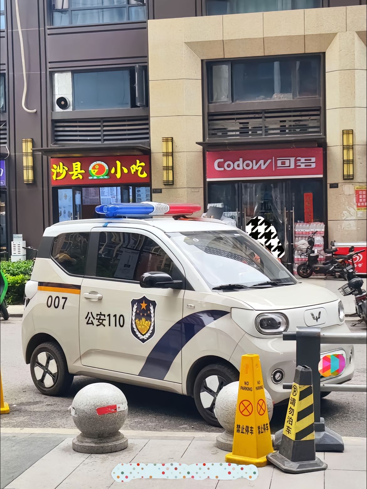 🚓这身贴纸也挺好看哈 ​​​