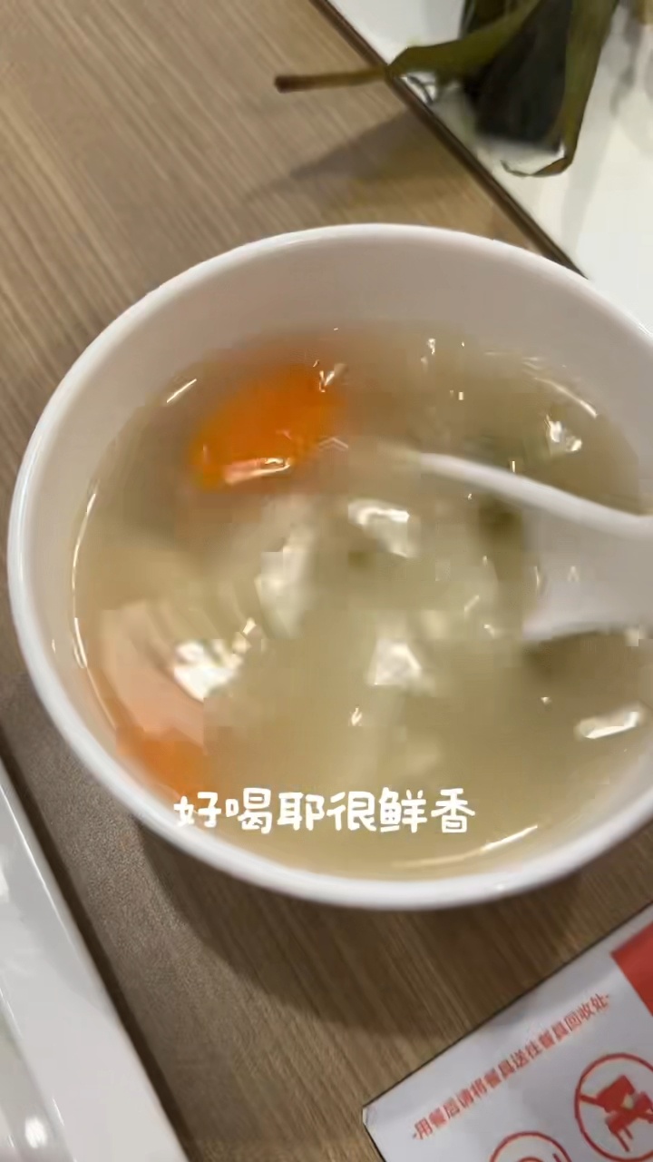 芒果食堂做了周有君同款药膳 别人追综艺种草，芒果员工追综艺上桌。周有君同款药膳直