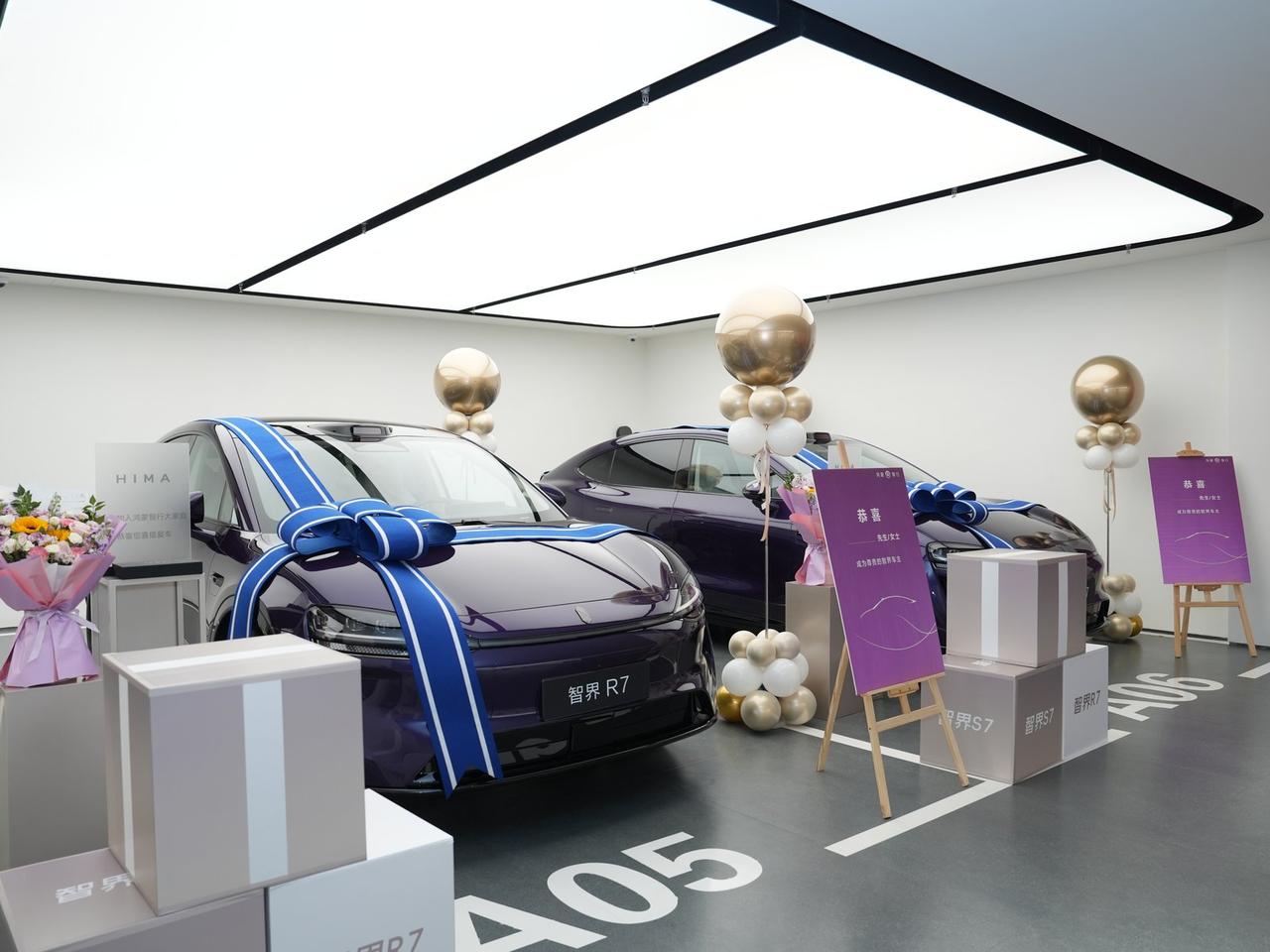 华为3月23日春季发布会，智界一口气扔了三个大招。
智界R7焕新上市，25.98