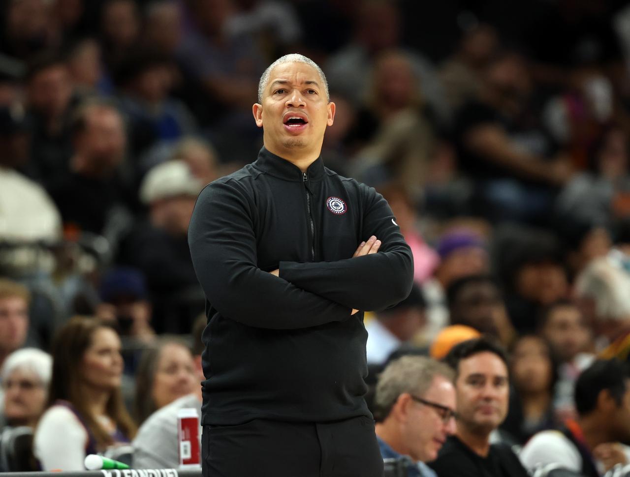 今天，NBA常规赛快船又输了，遭遇四连败，目前排名西部第十三，季后赛岌岌可危。赛