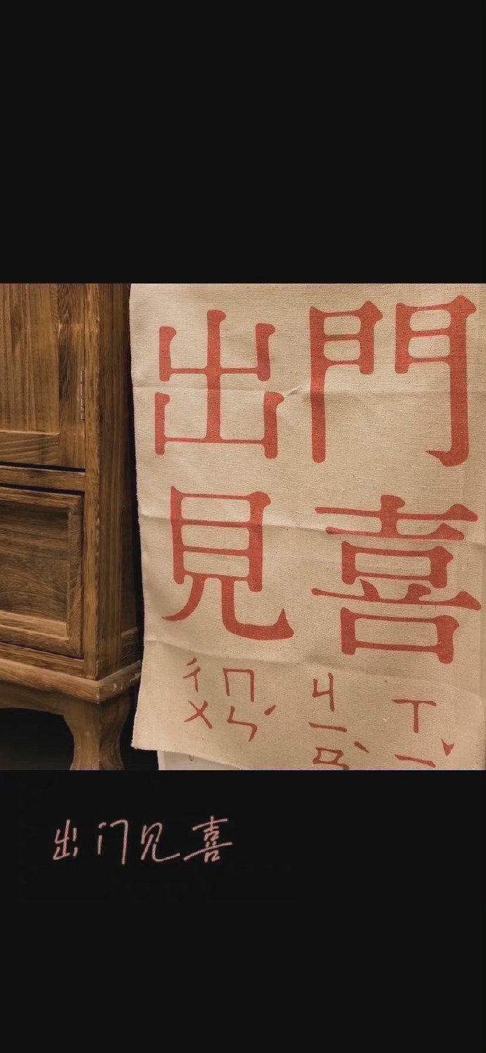 当你偶尔发现语言变得无力时不妨安静下来，让沉默替你发声。 