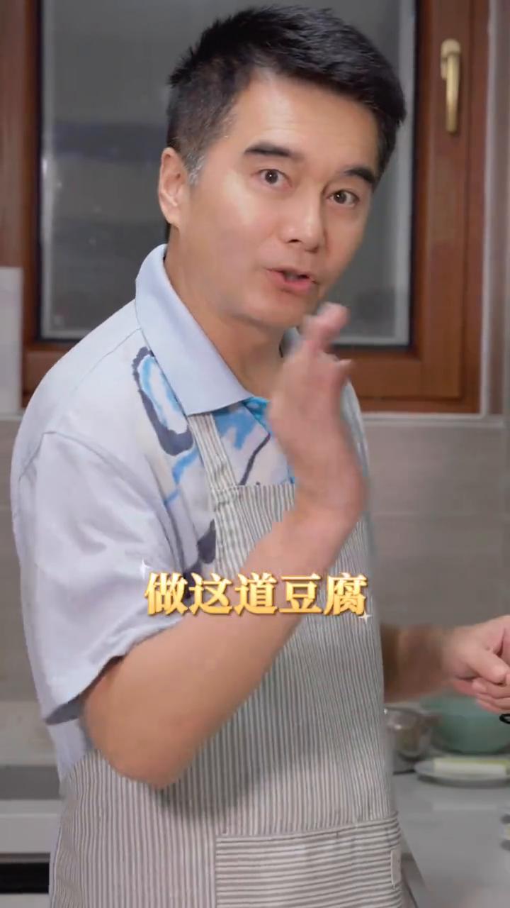 高邮汪豆腐。
我一个朋友在家里边偷偷的熬猪油，老远就让我闻见了，居然敢偷偷的熬，