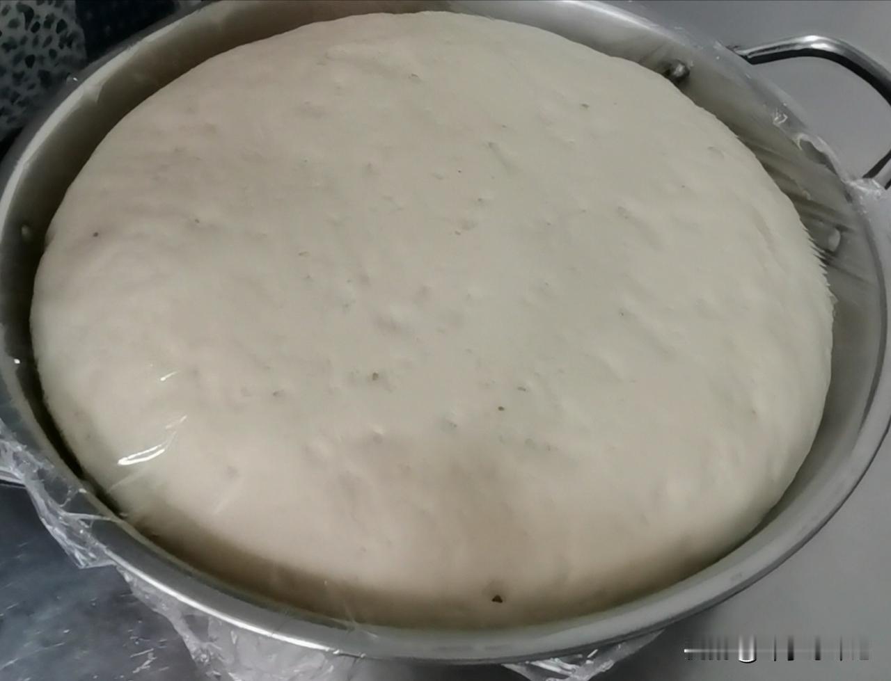 《做好面食发面是技巧》 
         面食在我们的餐桌上，那是占着非常重要