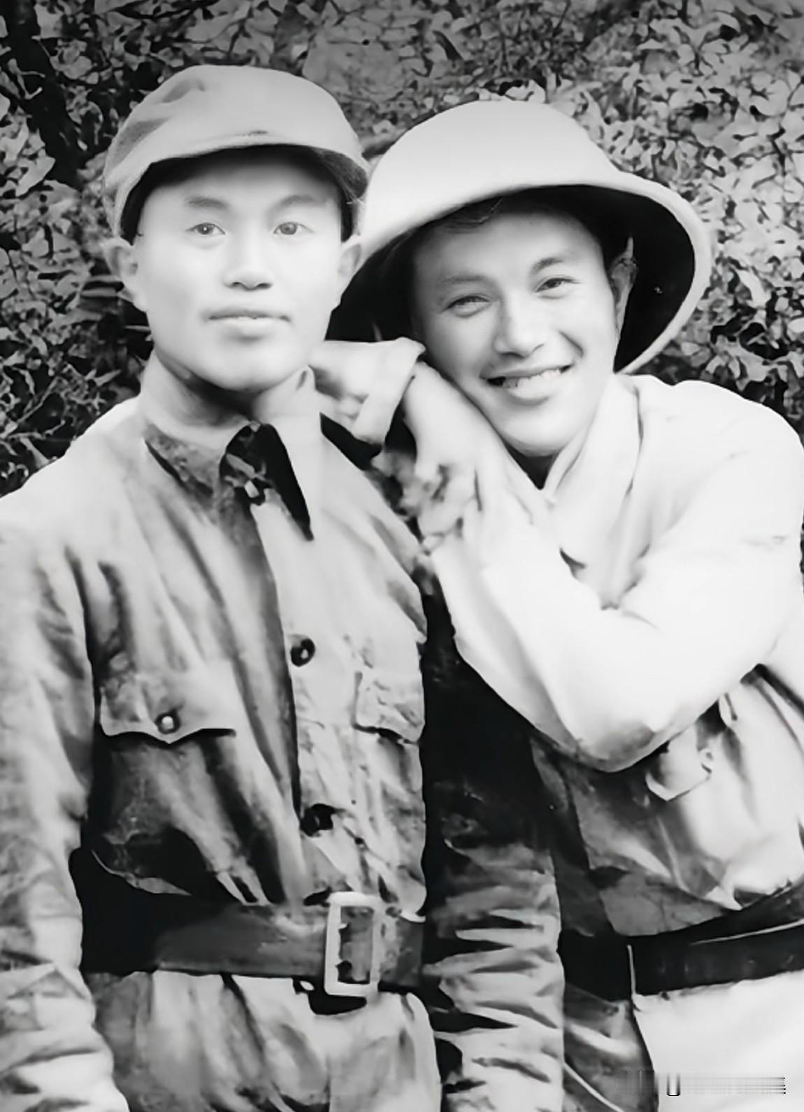 1944年7月，河南林县（今林州市），皮定均、张力雄在第七军分区并肩作战，共同指