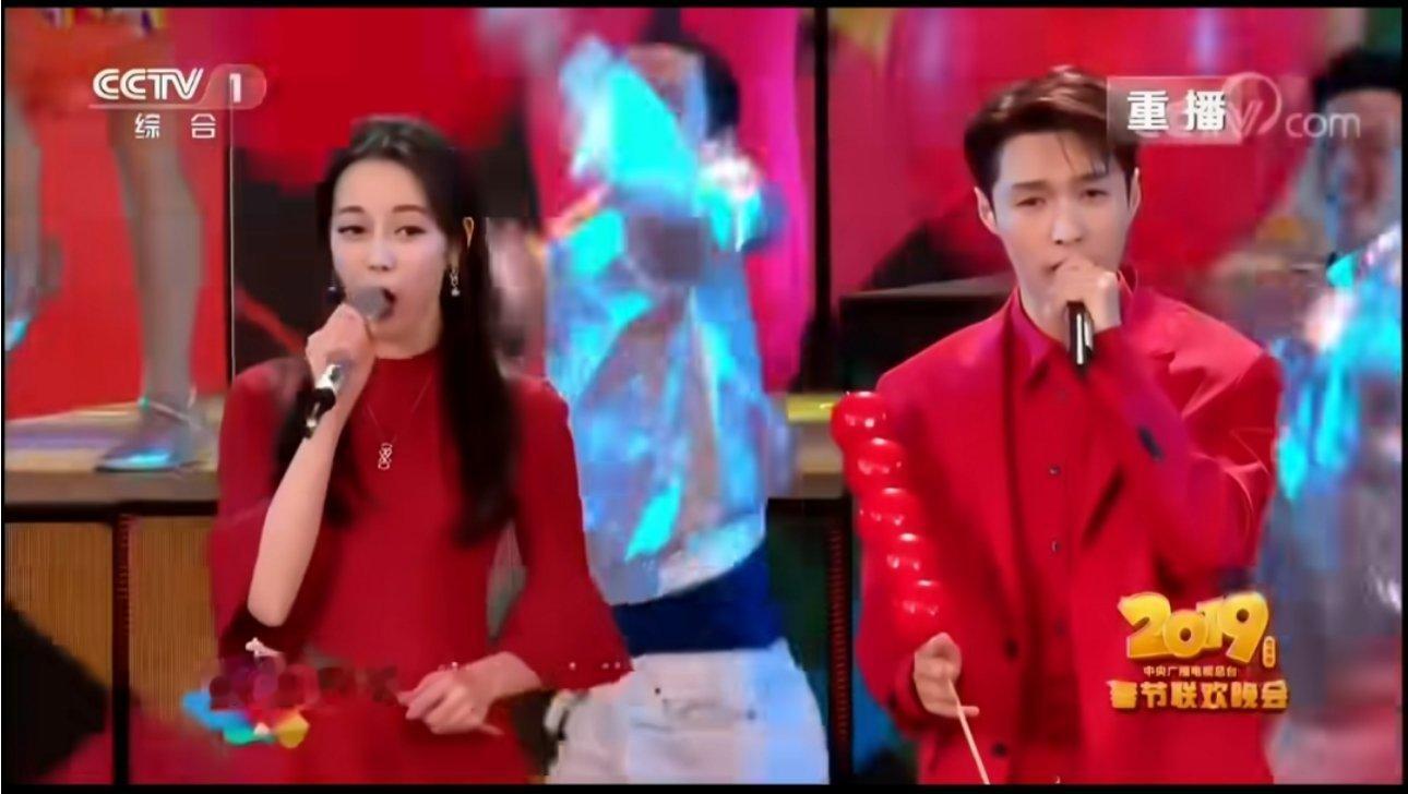 迪丽热巴张艺兴8年3搭这缘分真是妙不可言！19年春晚同台唱《中国喜事》，同年《极