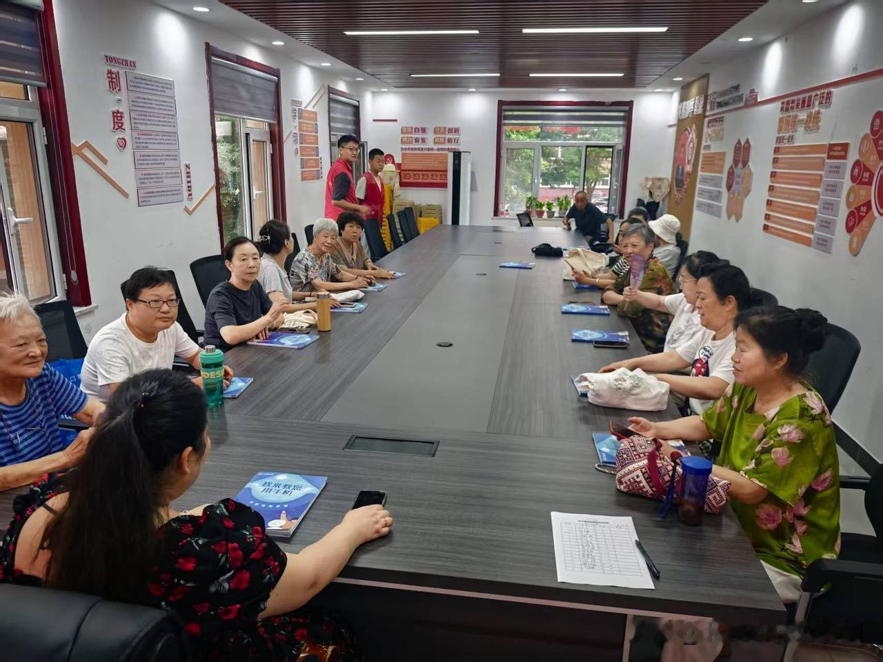 万柏林区和平街道：暖心银龄课堂 助力老人跨越数字鸿沟
 
近日，万柏林区和平街道