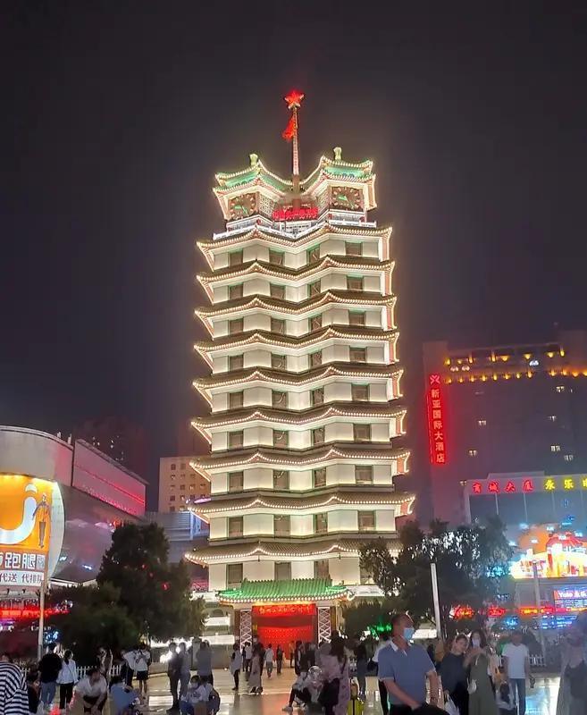 郑州马阿姨全网认干女儿：房产+月薪3000，背后的原因是啥？
这几天大家肯定都刷