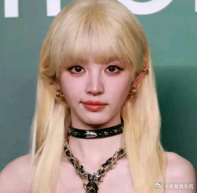鞠婧祎田曦薇谁的脸更小呢 