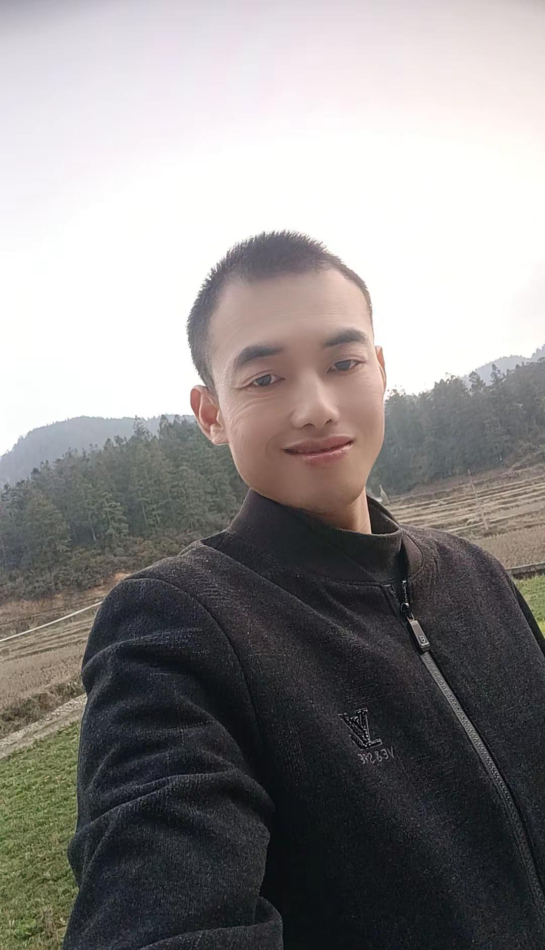 别太为难自己，明天不必有答案。随便走走，晒晒太阳，吹吹晚风，吃点喜欢的东西。心安