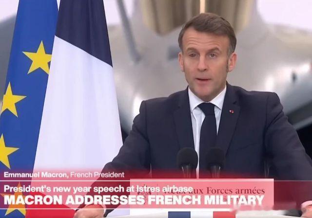 马克龙这是又给老婆揍了？昨天讲话时一只眼睛红了，今天在爱丽舍宫开会直接带个墨镜。