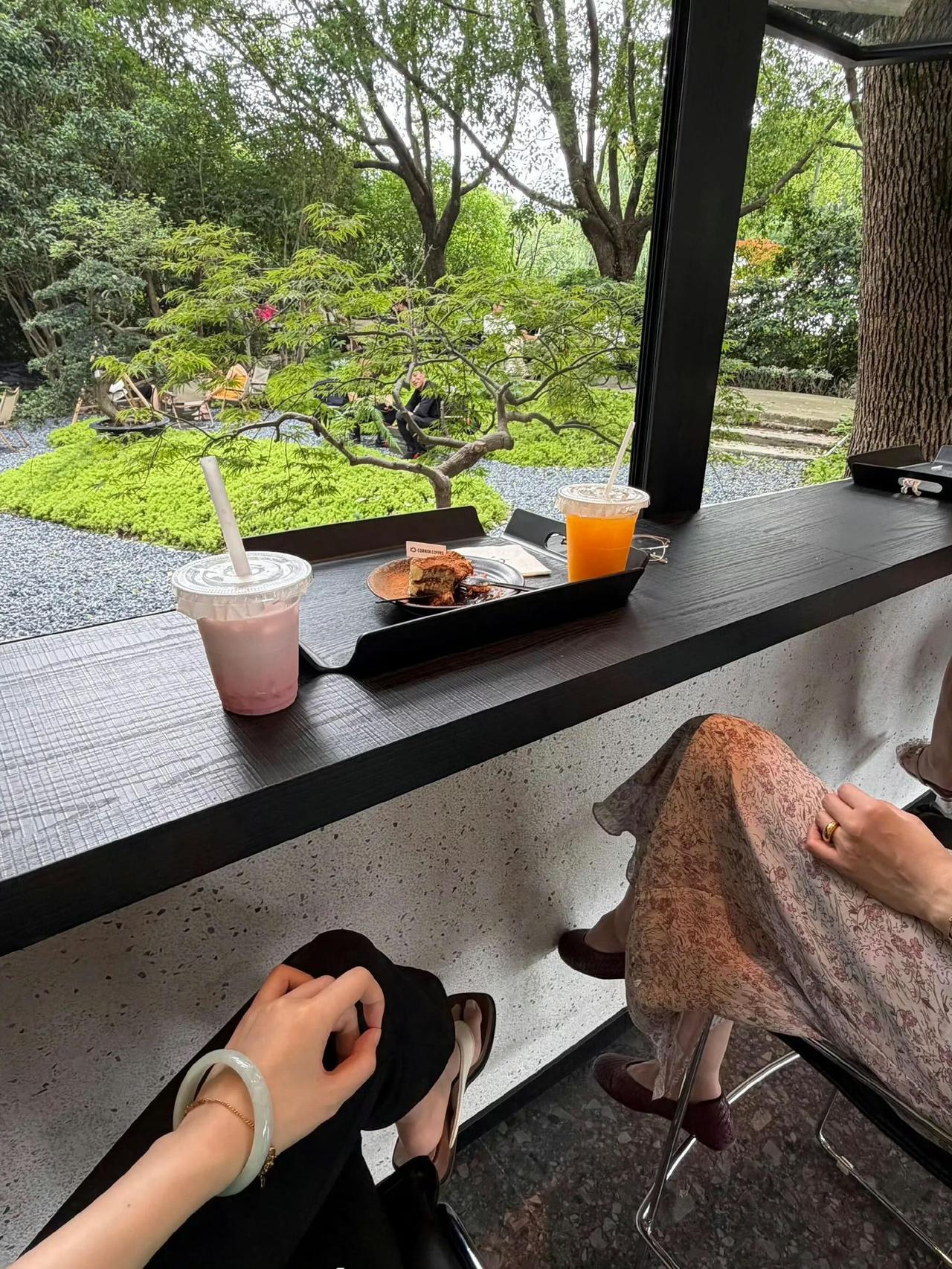 永远不要跟一个没有自省能力的人讲道理！永远不要试图唤醒一个认知水平太低又自以为是