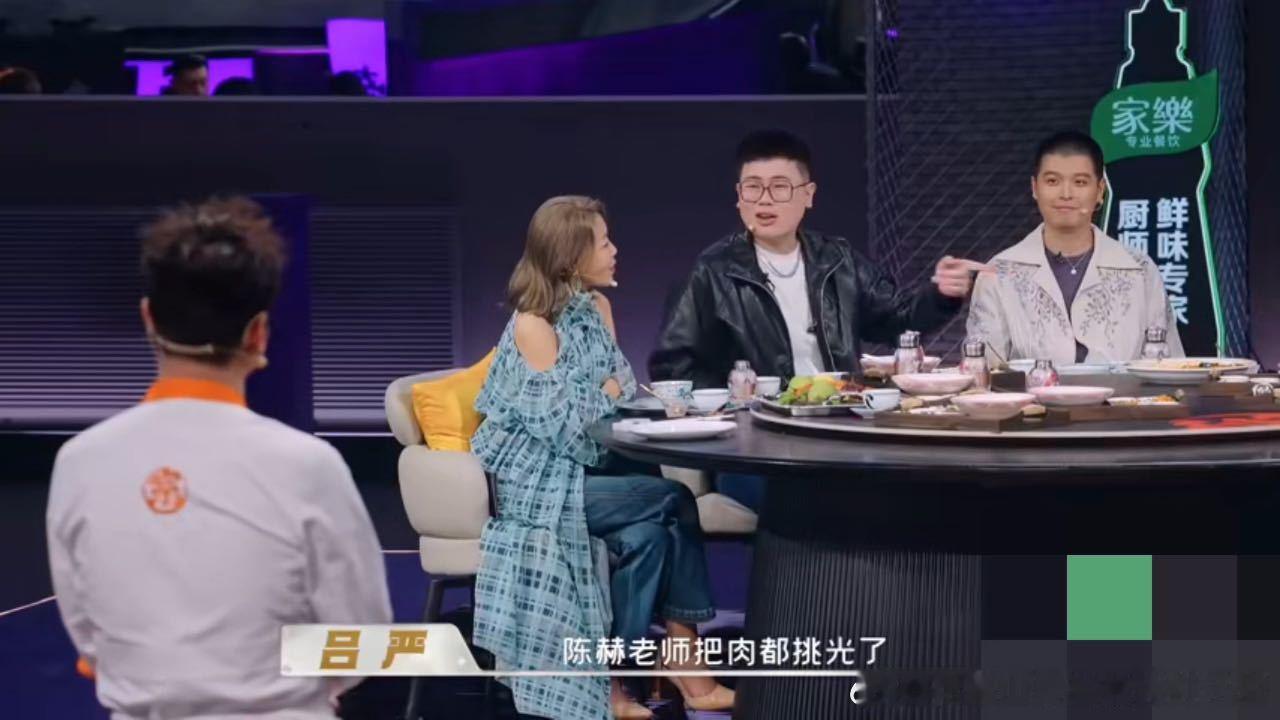 陈赫快点再快点陈赫两筷子下去没肉了美食的吸引力让陈赫下意识加快用餐速度，转眼肉食