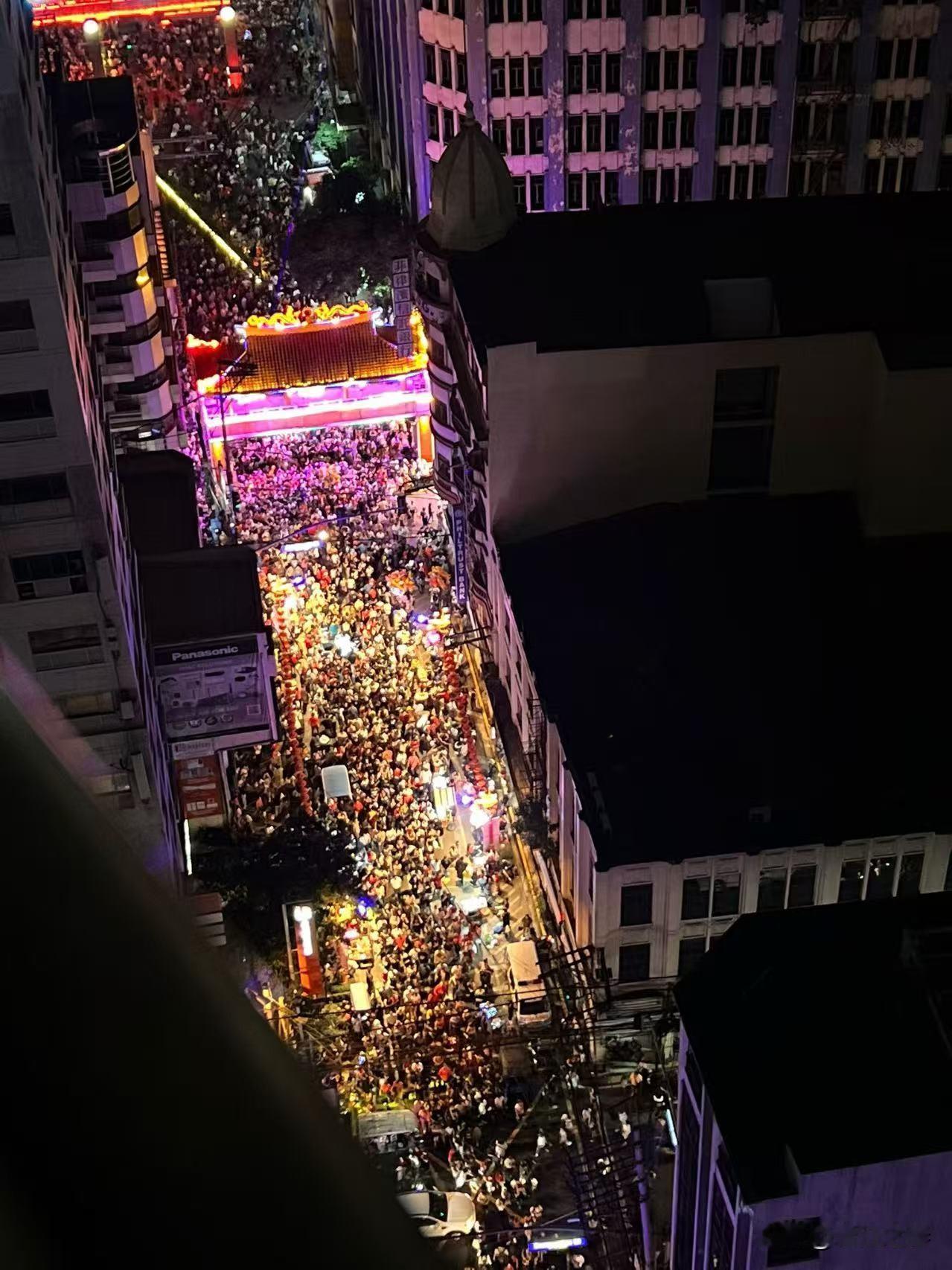 Chinese happy new year！Ongpin Street, Bi