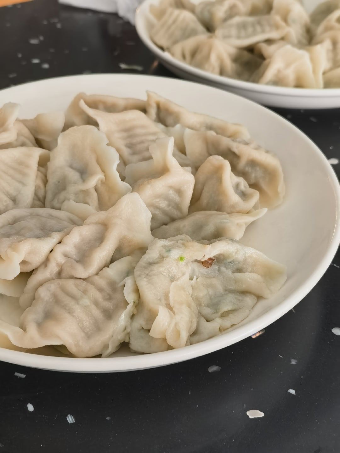 我每次出门，不管多远，我爸妈都会给我包饺子吃 