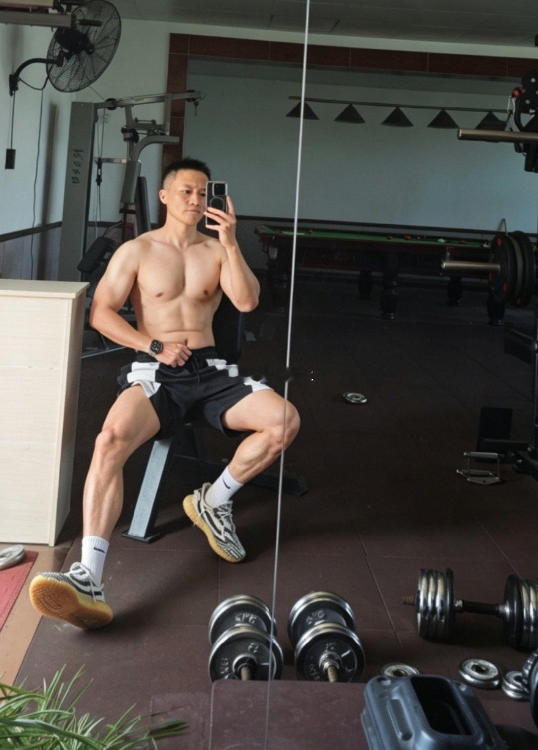 红霞逼近广东一村全村转移一个不落之前那个来势汹汹的巴威呢？搞得大家神经病一样。这