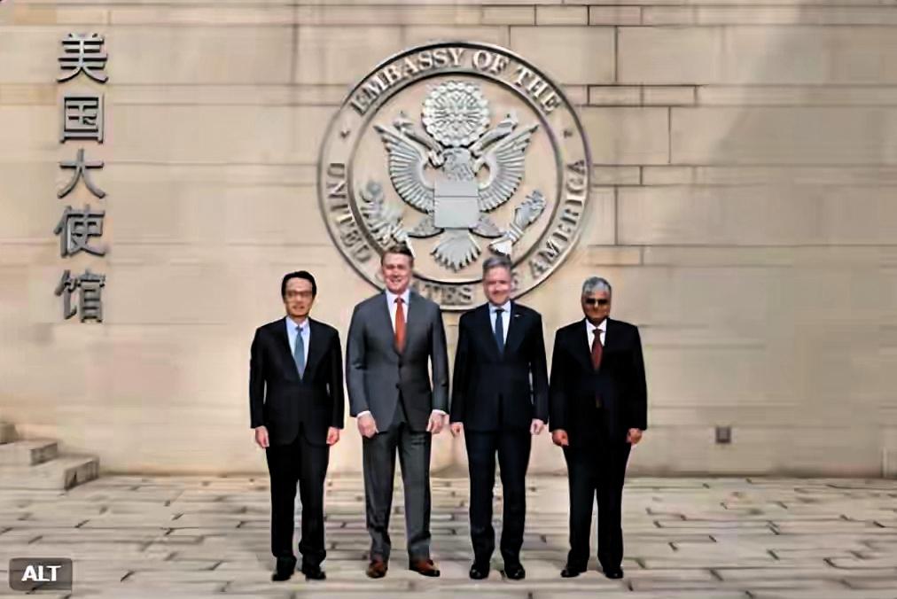 这就叫“虚张声势”。

你看，解放军军演搞得轰轰烈烈，实打实的硬实力就在那摆着，