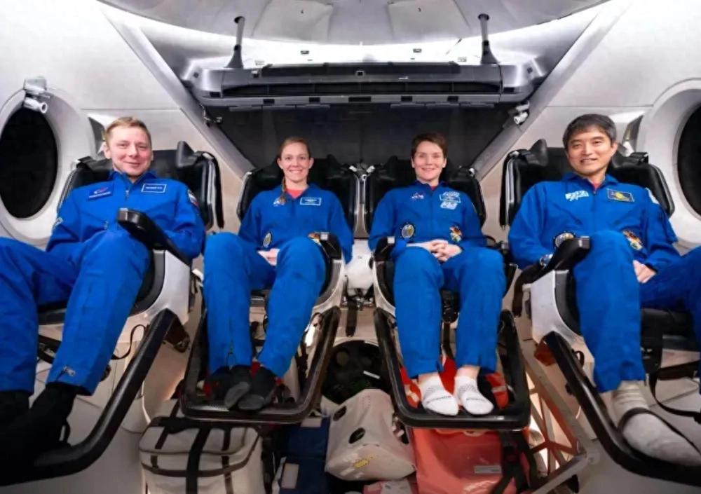 太空救援或再次上演？国际空间站一宇航员出问题，飞船或提前返航
 
2026年1月