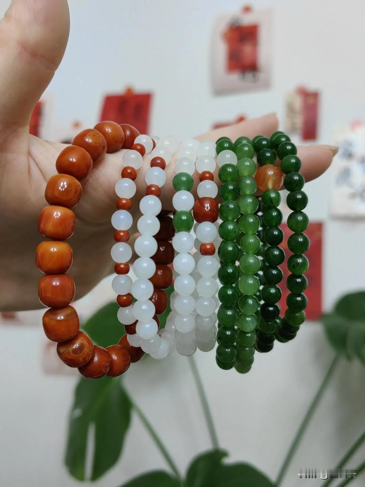 过年氛围拉满，红红绿绿，是属于腕间的温柔[比心]