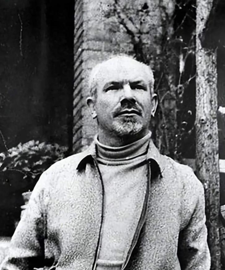 我一直以为白求恩就是个好人，课本里那种，脸谱化的好人。直到今天，我才知道，这根本