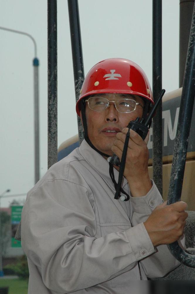 我12年在鞍钢跑业务的时候碰见过郭明义，那时候年轻气盛，私下还跟同事吐槽说这人肯