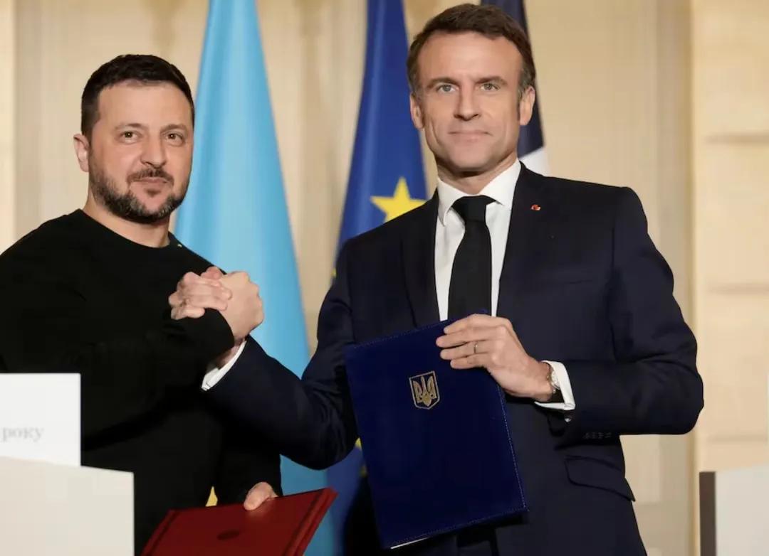 马克龙终于迈出危险的一步！法国将很快向乌克兰派遣军事教官，并希望其他国家一起派遣