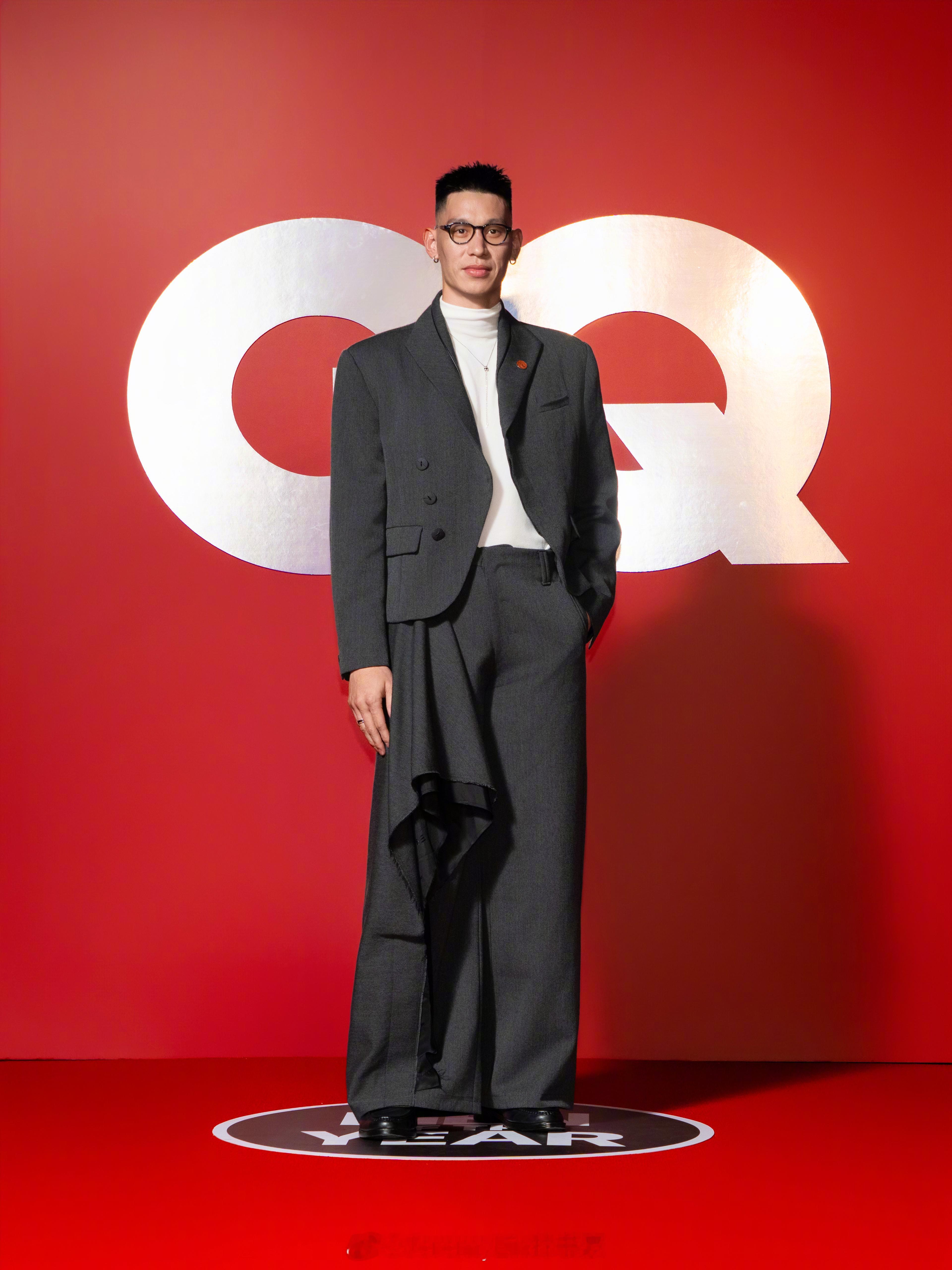 感觉有一段时间没见到大家了。感恩可以有这样一个美好的晚上！gqmoty