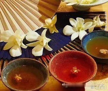 人这一生，总要为自己的心动买单。       ——《花束般的恋爱》情感读书笔记多