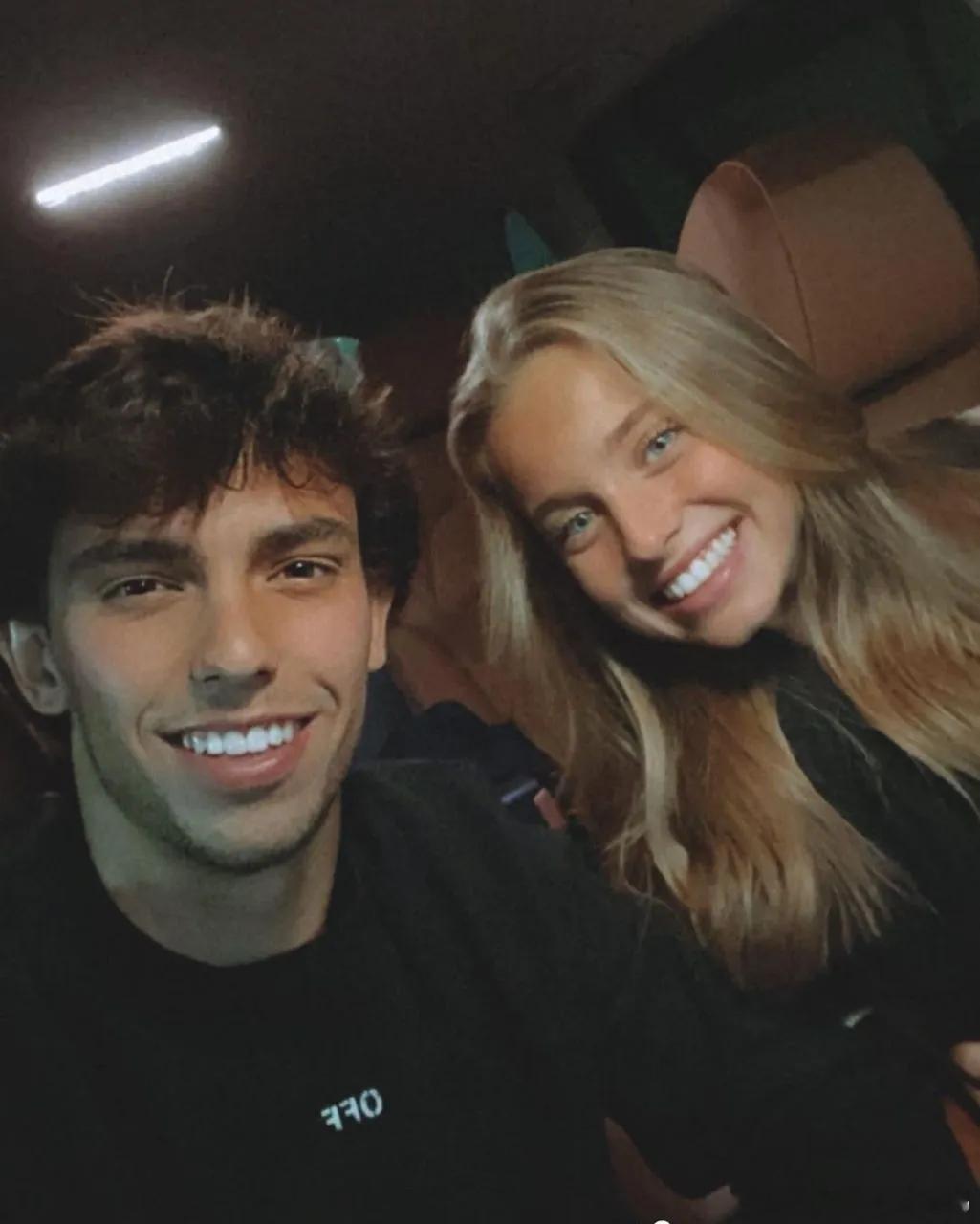 刚夺冠就分手，F1最甜情侣还是散了事业刚到巅峰，感情却突然落幕。F1新星兰多·诺